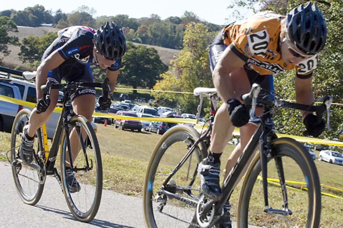 Winfield gives her all to stay in contact. © Dennis Smith/dennisbike.com