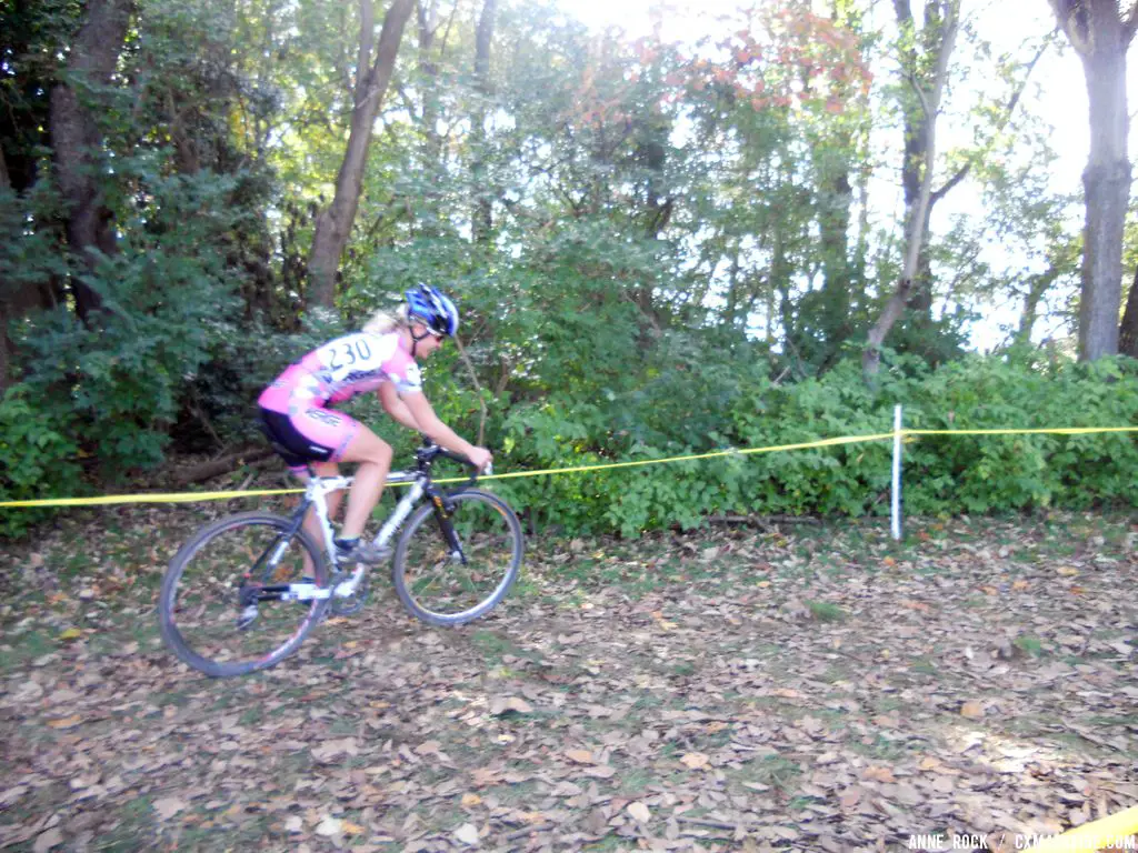 Michelle Bishop puts out power on the straightaway. © Anne Rock 