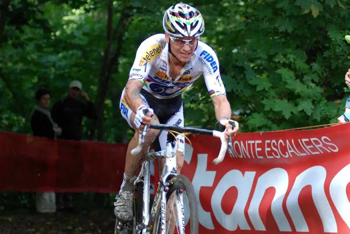 Stybar is riding well in the striped jersey. © Bart Hazen