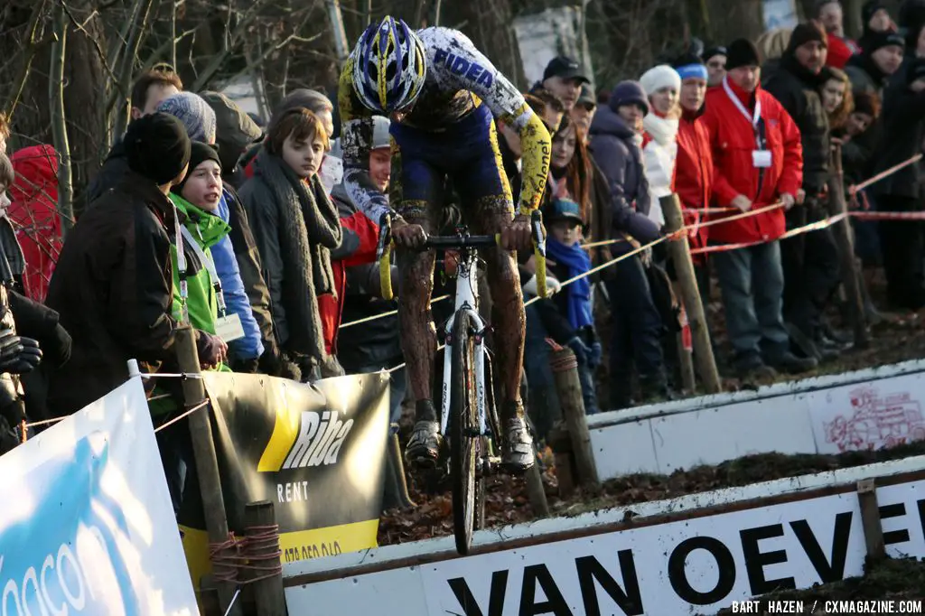 Tom Meeusen jumps over the barriers © Bart Hazen