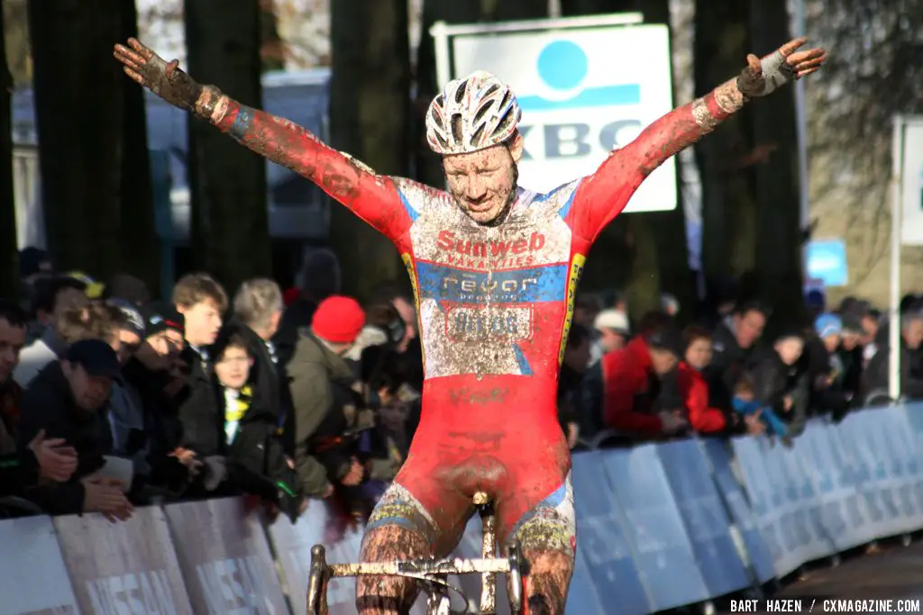 Tijmen Eising takes the win in the U23 race  © Bart Hazen