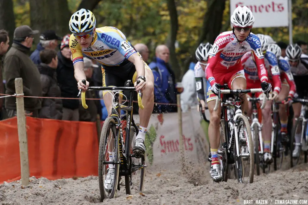 The sandpit proved challenging for the elite racers. © Bart Hazen