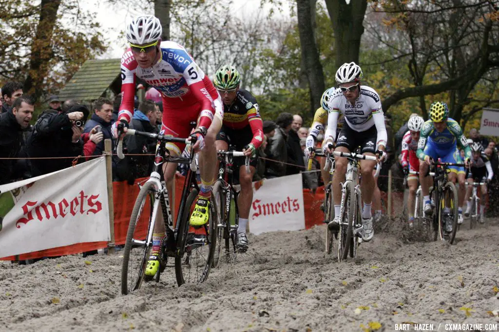 The sandpit proved challenging for the elite racers. © Bart Hazen