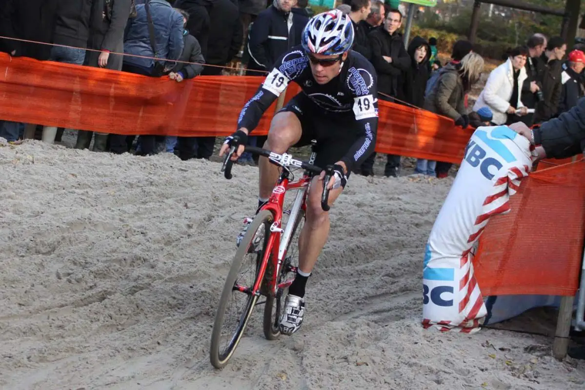 Jonathan Page races through the sand in Hasselt. © Bart Hazen