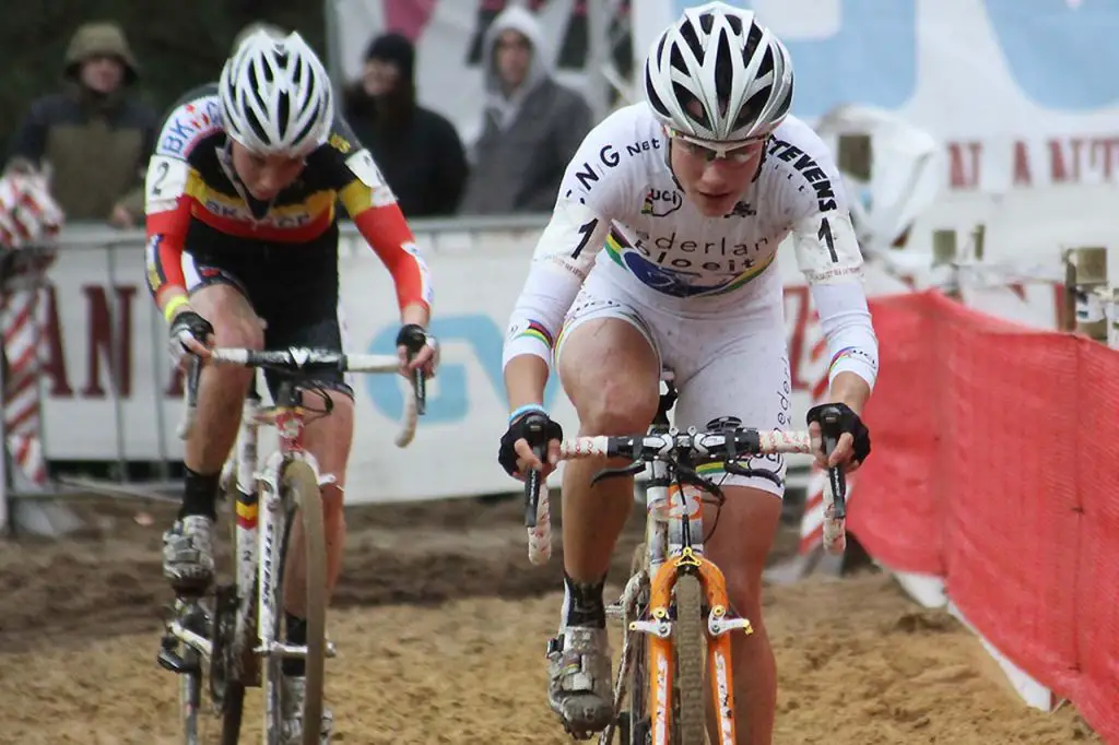 Vos applies the pressure in the sand ©Bart Hazen