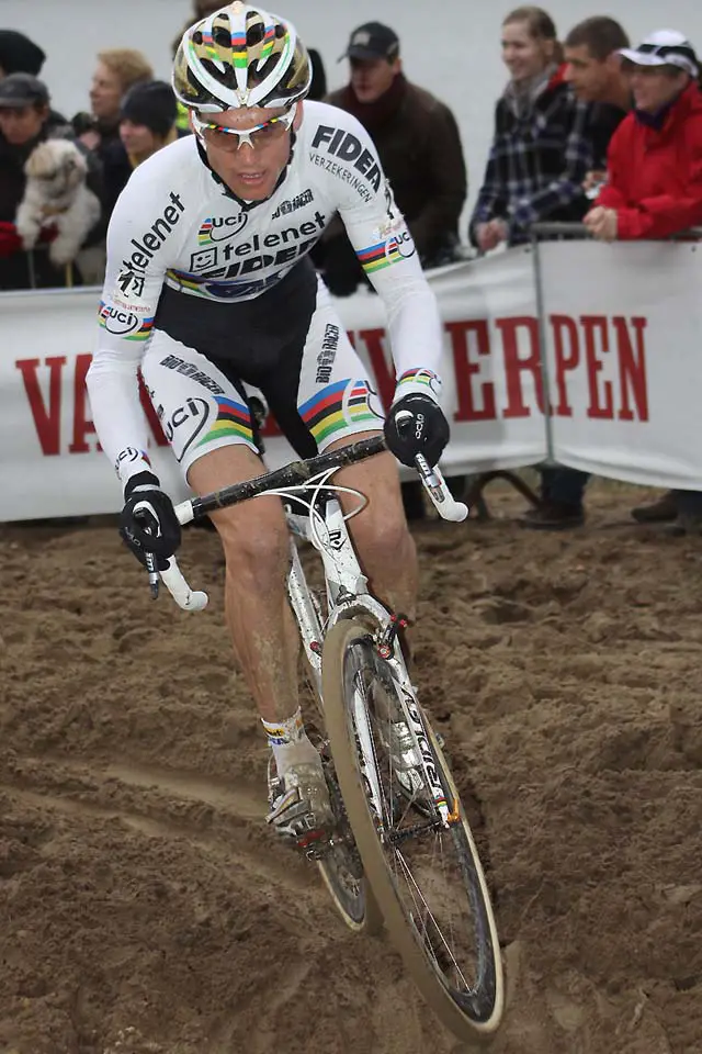 Stybar tackles the sand with file treads©Bart Hazen