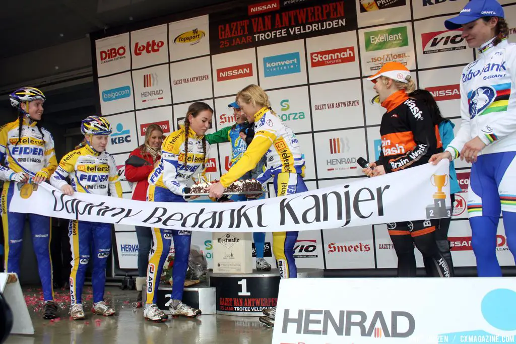 Daphny thanks for all says the banner (Van den Brand says goodbye to the sport) © Bart Hazen