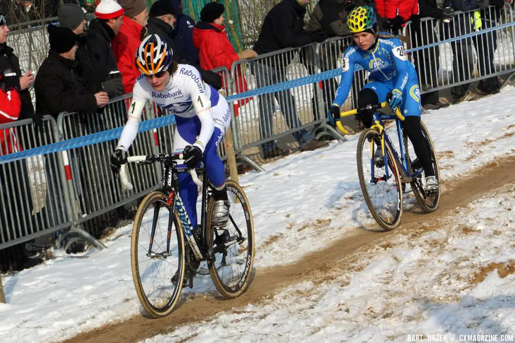 Marianne Vos attacks the field. © Bart Hazen. © Bart Hazen