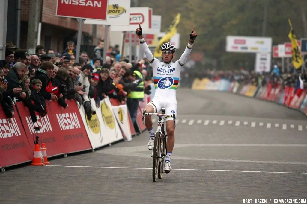 Stybar takes the win. © Bart Hazen 