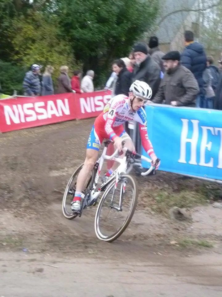 kevin-pauwels-chasing-down-nys-and-albert-by-geert-van-den-bossche