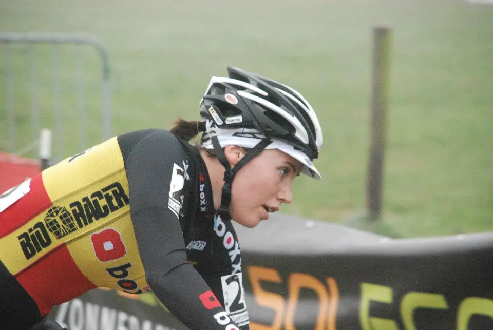 Sanne Cant focuses. ©Peter Schepens