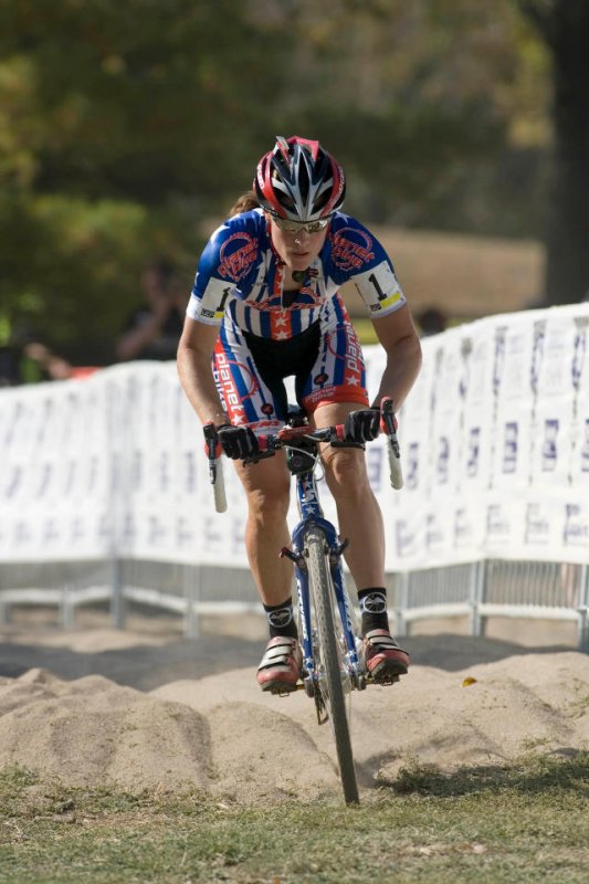 Compton extends her lead through the sand © Greg Sailor
