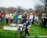 Powers shows proper barrier technique at the Harbin Park Cyclocross Clinic © VeloVivid