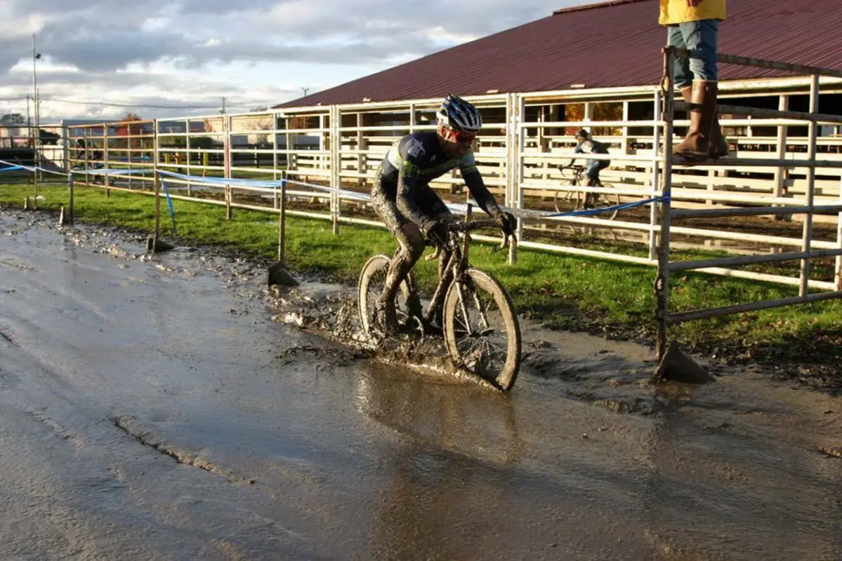 Jeff Curtes pushes the pace © Dave Roth 