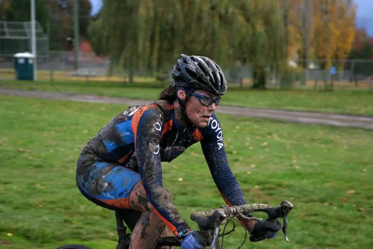 Heather Clark toughs it out © Dave Roth