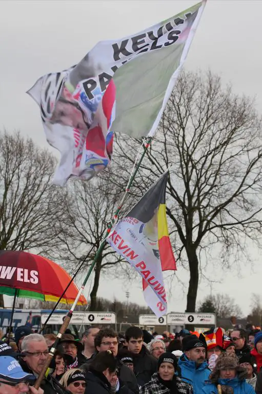 Notice the flags. © Thomas van Bracht