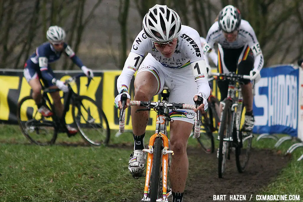 Marianne Vos attacks the field on the first lap