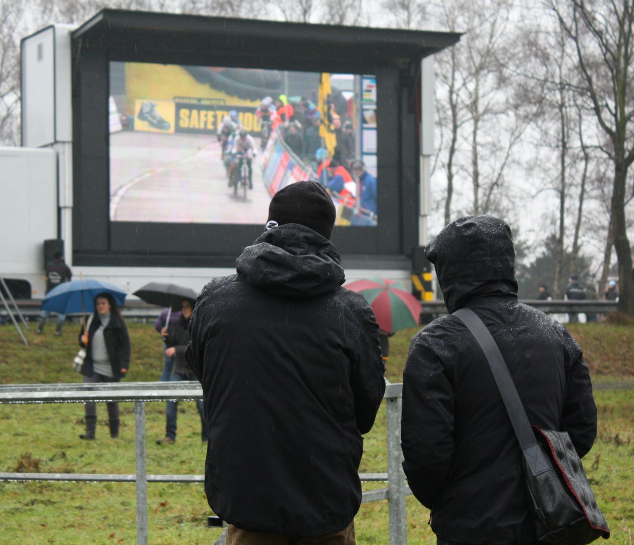 Mark Legg Compton and Katie Compton watch the Women\'s race ? Dan Seaton 