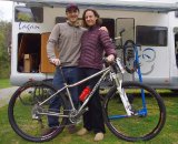 Broderick and McConeloug pose with a Seven 29er ? Jonas Bruffaerts