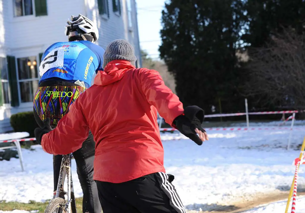 Some fans are more enthusiastic with hand-ups than others. ? Natalia McKittrick | Pedal Power Photography | 2009