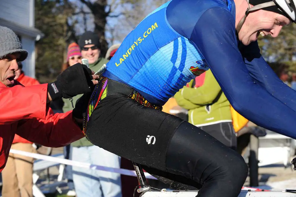 The rarely seen reverse hand-up. ? Natalia McKittrick | Pedal Power Photography | 2009