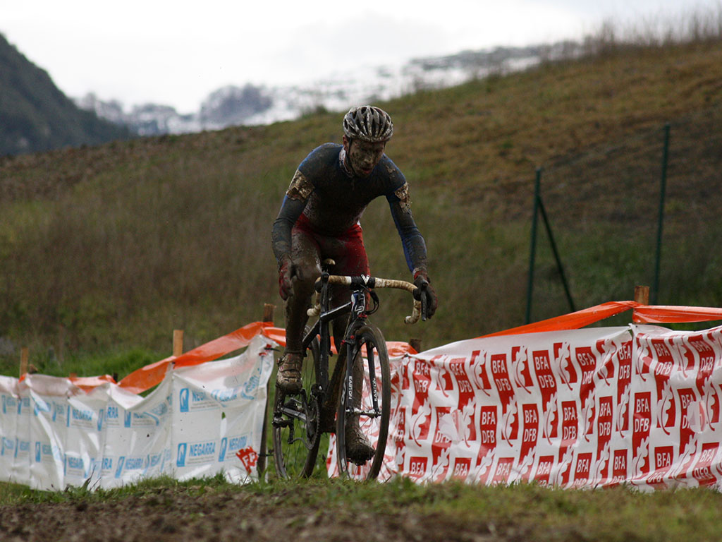 Francis Mourey leads the race in Igorre © Cyclocross Magazine