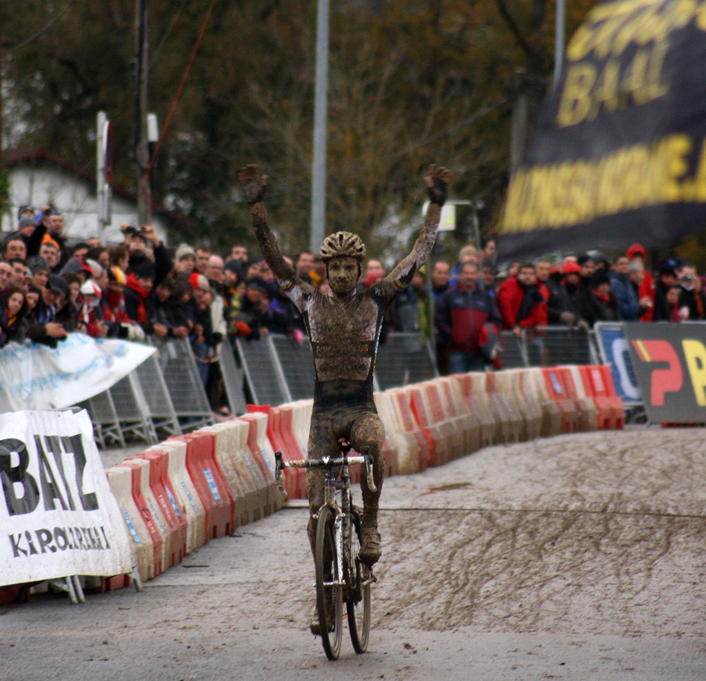 Niels Albert claimed his second World Cup victory in Igorre © Cyclocross Magazine