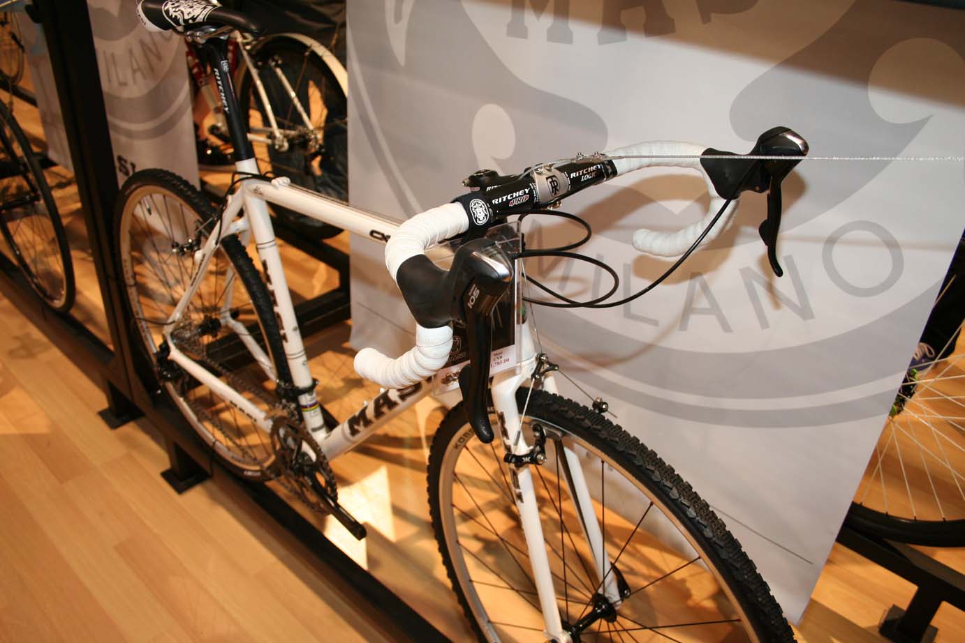 The CXR has a 105 drivetrain, Ritchey cockpit, and KORE brakes. 