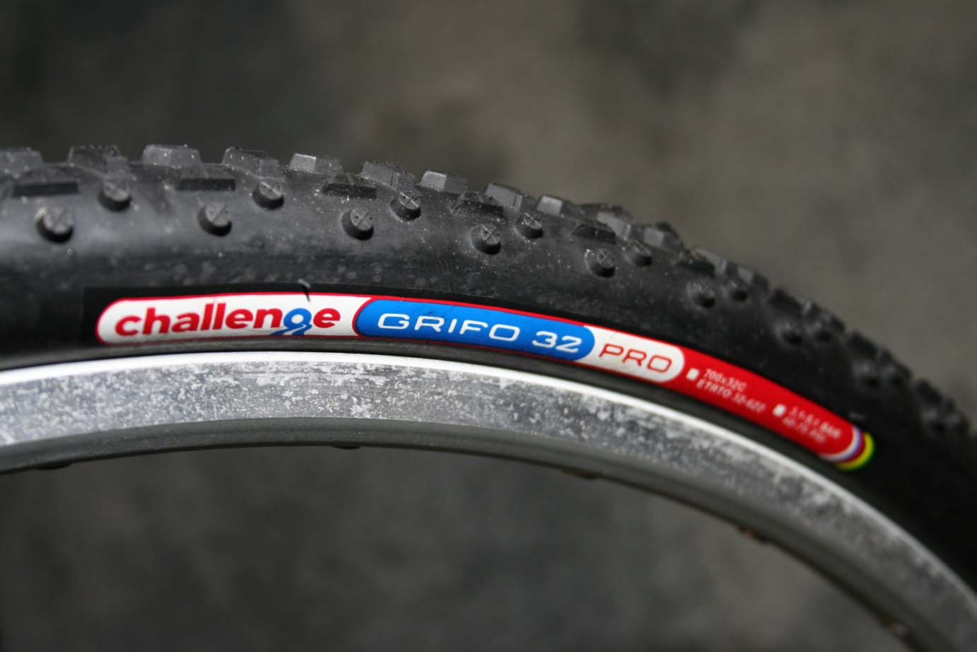 Challenge Tires has a nylon clincher version of the Grifo, with 60 tpi material, folding bead and is 350 grams. 