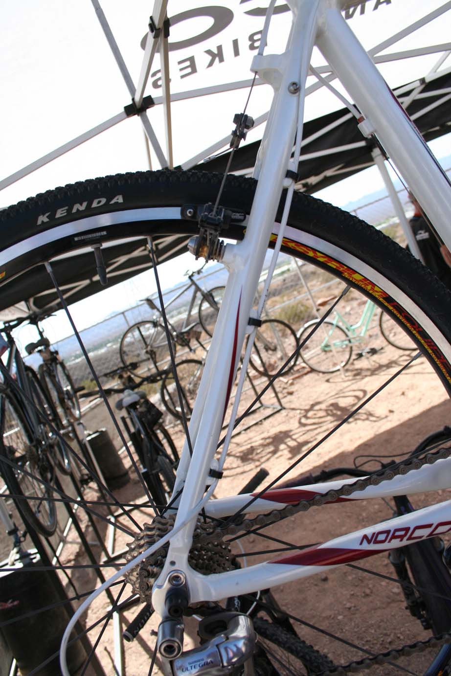 The rear triangle allows full-length cable housing to the top tube.