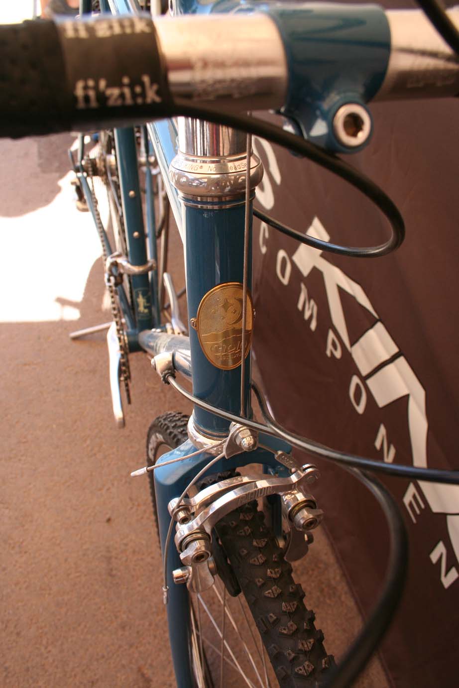 This model featured Paul centerpull brakes with lots of clearance. 