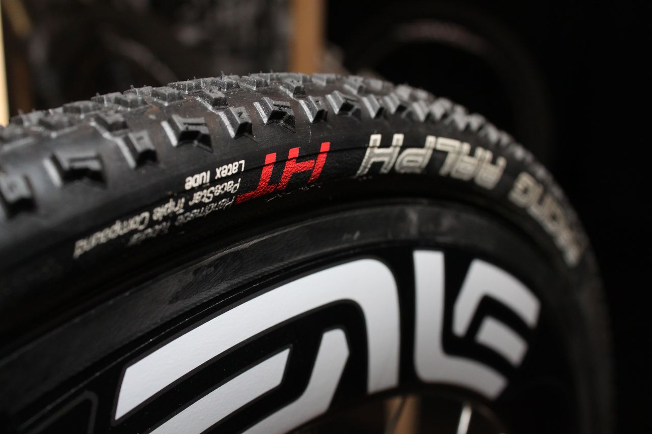 Schwalbe\'s Racing Ralph offers 321 tpi Nylon casing. Cyclocross