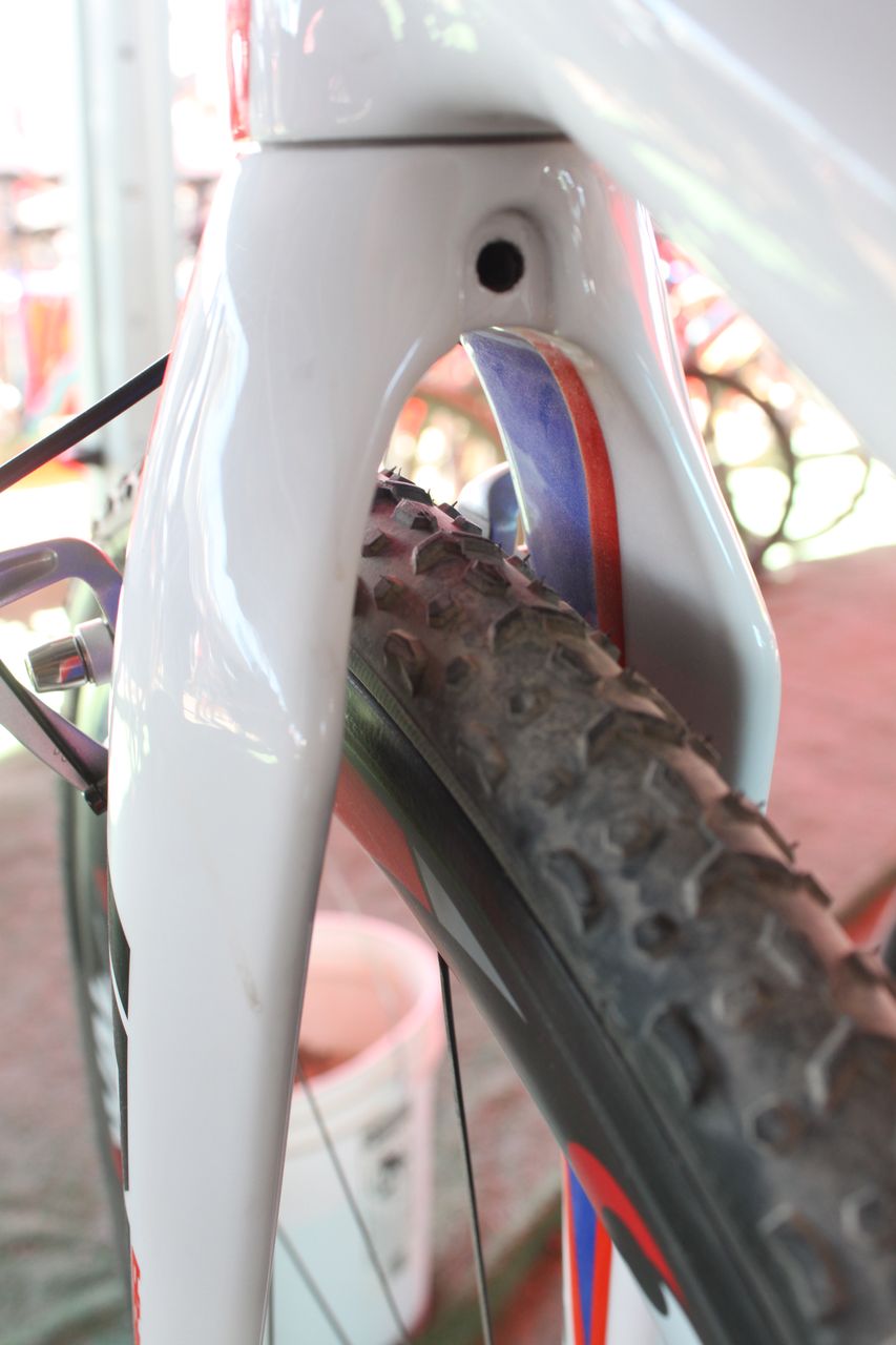 The Fuji\'s carbon fork offers a ton of mud clearance above the tire. Cyclocross @ Interbike 2010. © Cyclocross Magazine