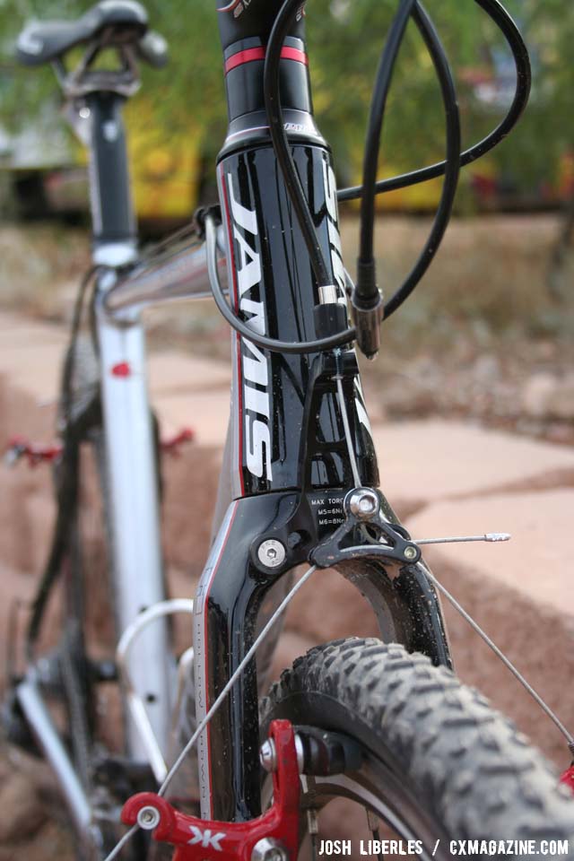 The Supernova features a tapered head tube and good fork clearance. © Cyclocross Magazine