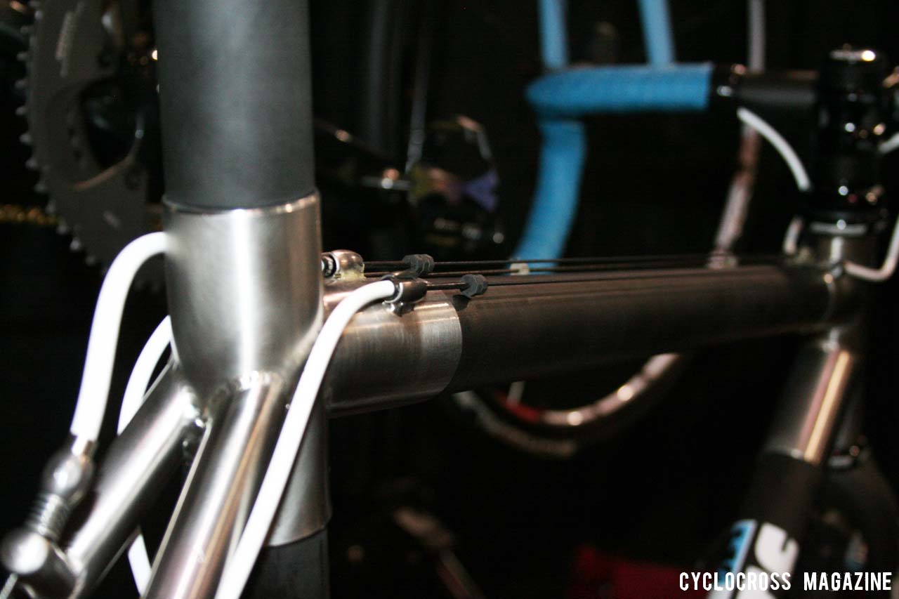The transition from carbon to stainless looks clean and seamless.