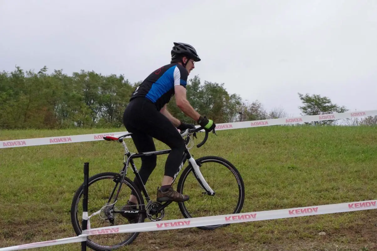 Jovid Kimple Climbs at Cap City Cross © Ryan Stubenrauch