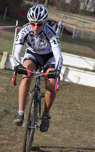 Sam Schneider leaves the barriers to head for the first climb by the grandstands on Day 3 © Amy Dykema