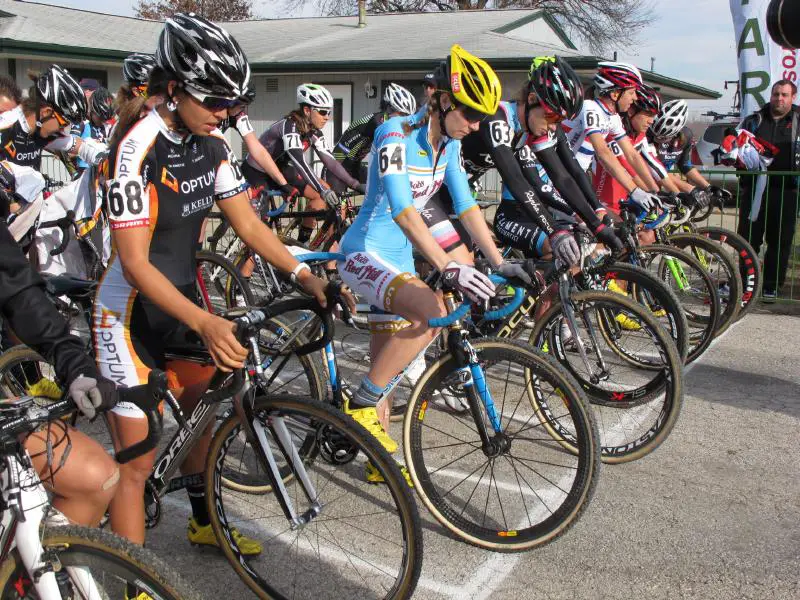 Elite Women at the start at Jingle Cross Day 3. © Elisabeth Reinkoldt