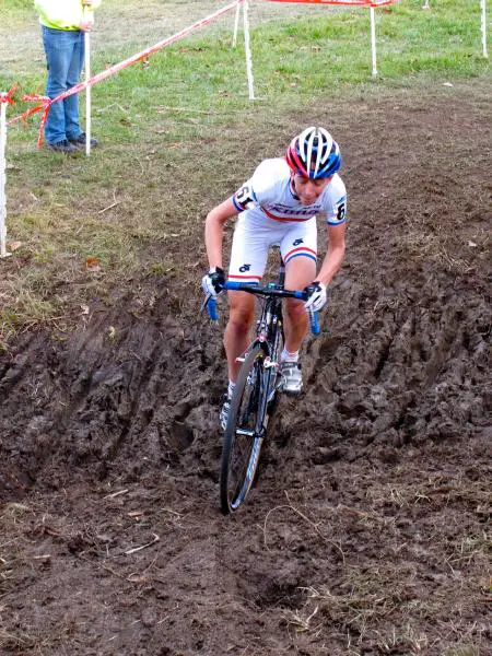 Helen Wyman makes her way through the mud at Jingle Cross Day 3. © Elisabeth Reinkoldt