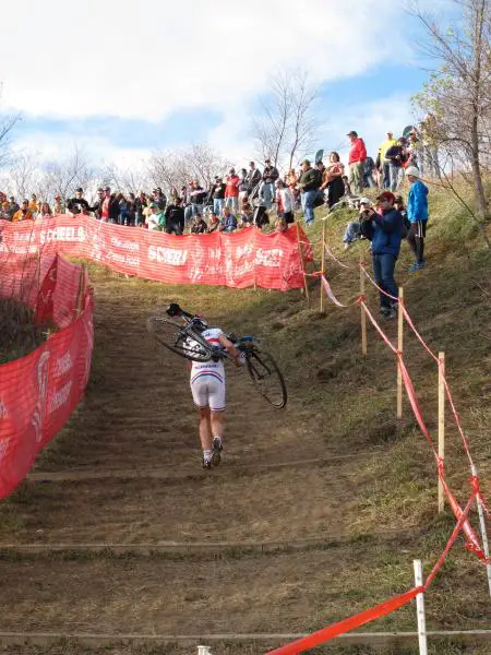 Wyman runs the hill and steps at Jingle Cross Day 3. © Elisabeth Reinkoldt