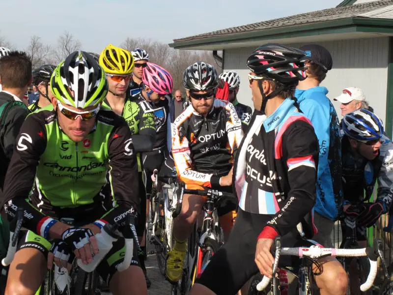 Men\'s start  at Jingle Cross Day 3. © Elisabeth Reinkoldt