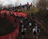 The men head up the hill together in the first lap. © Elisabeth Reinkordt