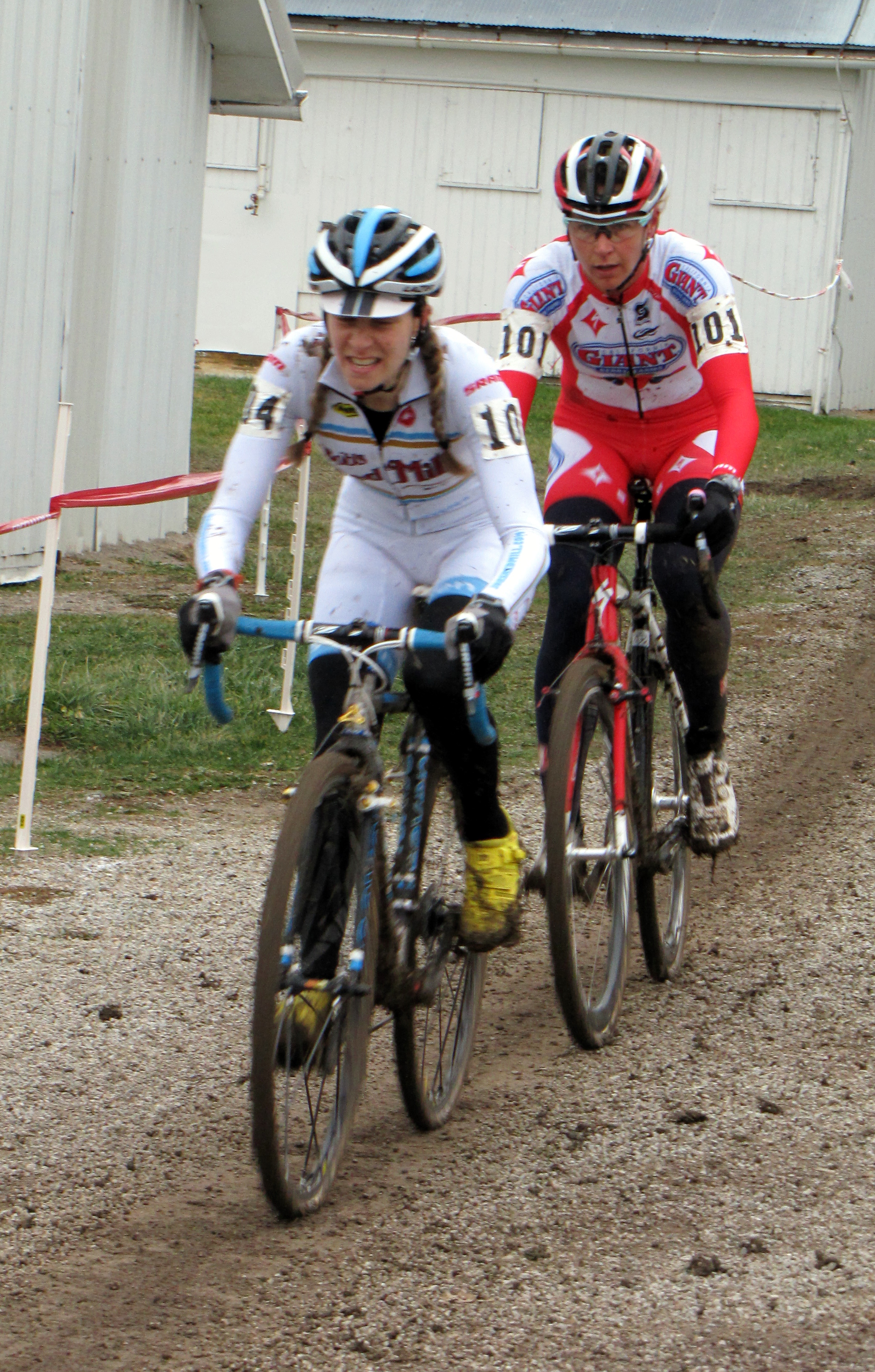 Bruno Roy and Meridth Miller lead in the early laps.