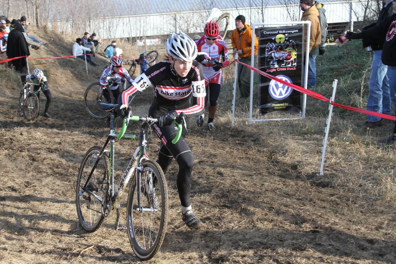 Devon Haskell, after a frustrating tangle with some course tape, puts the hurt on the women behind her. © Amy Dykema