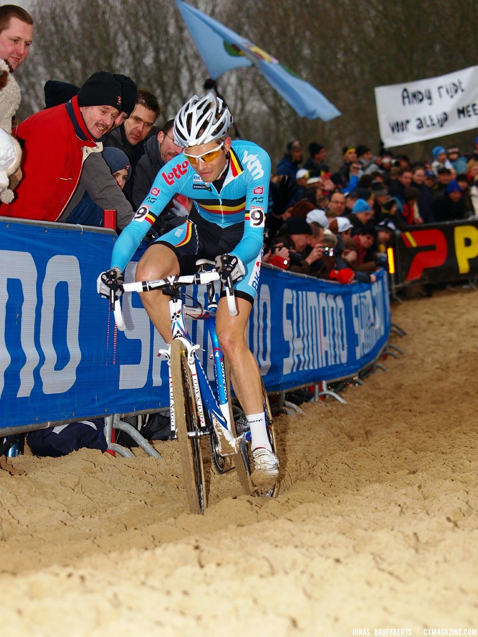 Niels Albert was one of the few able to ride through the sand. © Jonas Bruffaerts