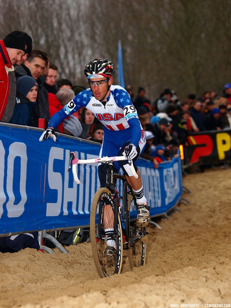 Christopher Jones fights to stay on the bike. © Jonas Bruffaerts