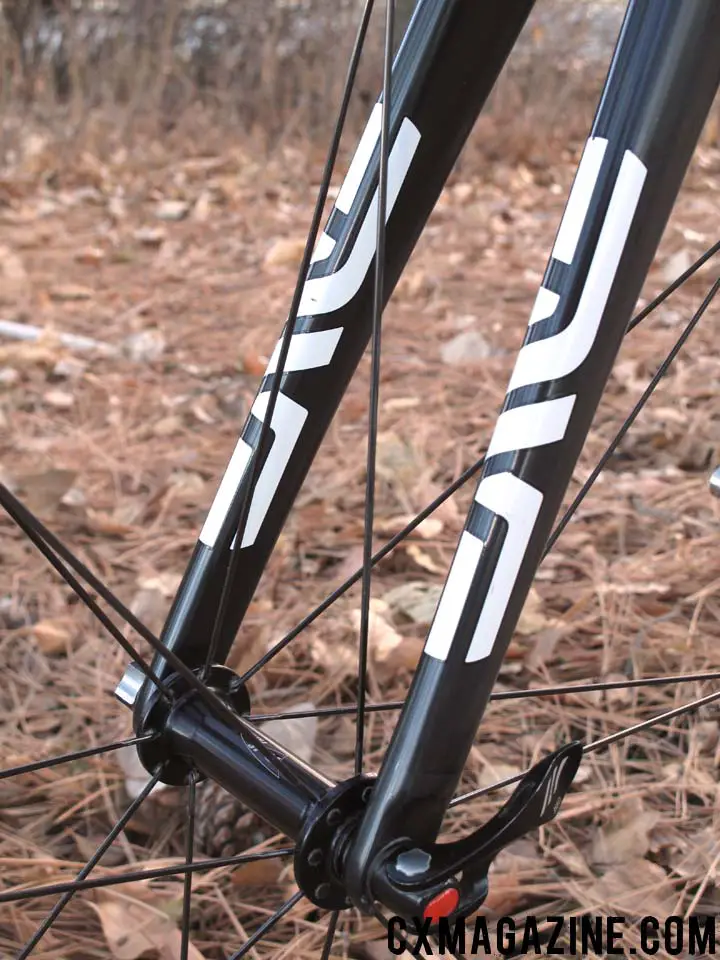 The Enve Carbon Cross fork is light, race-proven and relatively stiff.