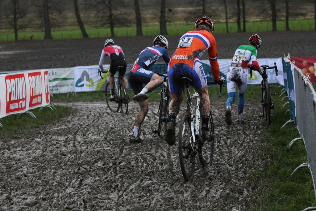 Piotr Konwa (Pol) and three other riders vie for a top 30 finish. ©Thomas van Bracht 