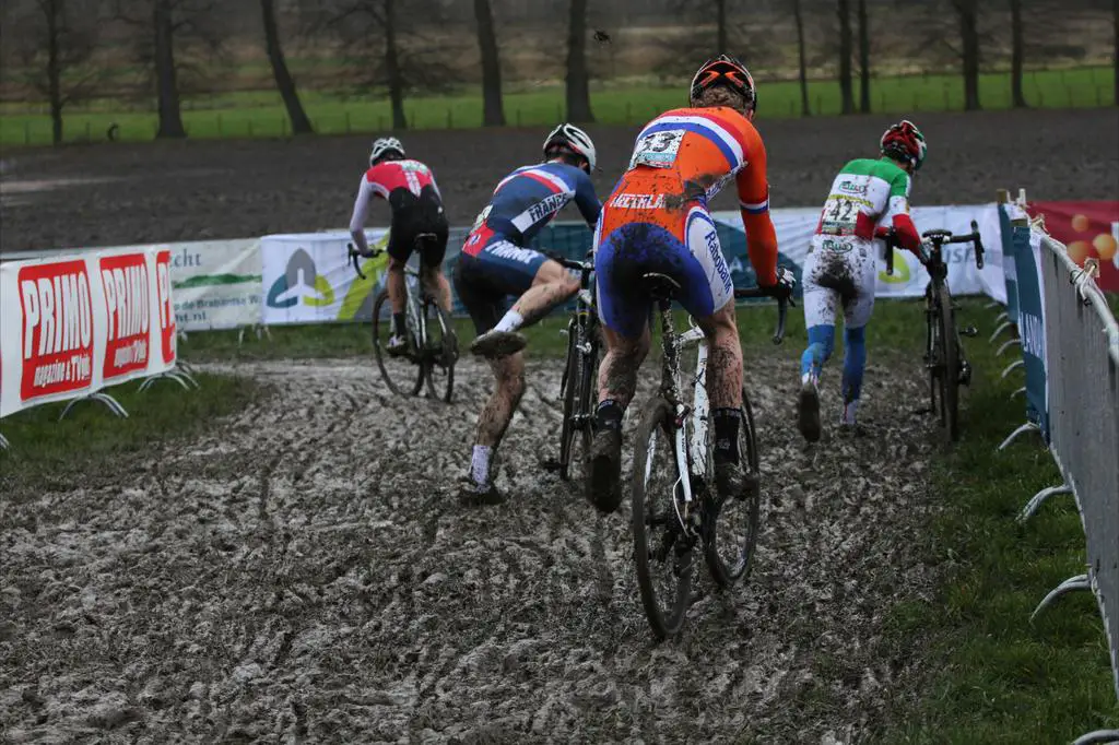 Piotr Konwa (Pol) and three other riders vie for a top 30 finish. ©Thomas van Bracht 