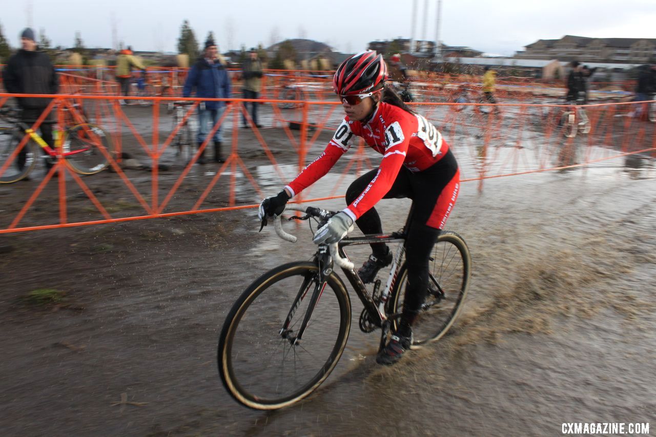 Sarah Huang looked to be in control before Corrie Osborne caught her. © Cyclocross Magazine